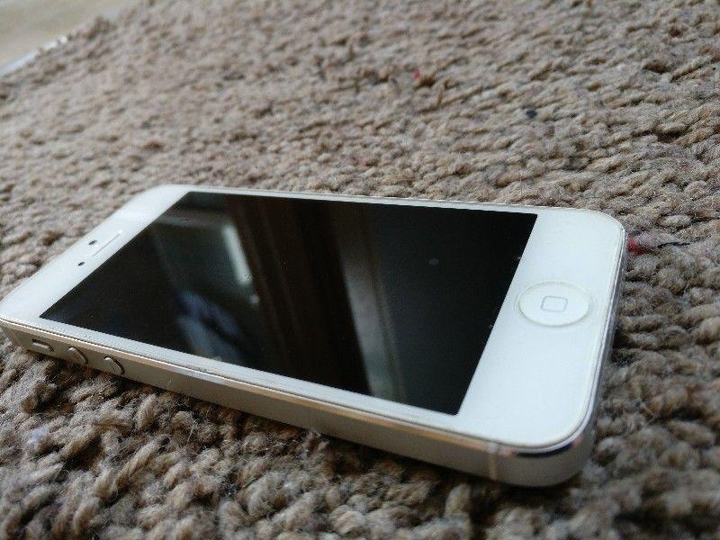 iPhone 5 white 16gb - Great condition