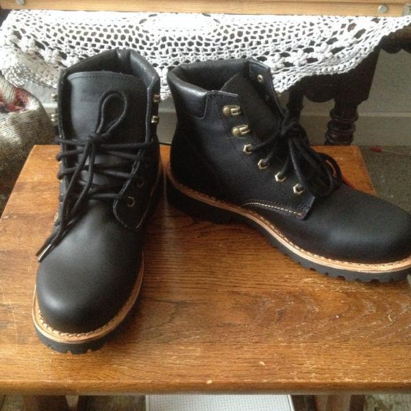 Men's black LEVI work boots UK 8.5/ EUR 43