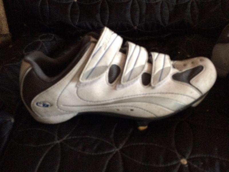 Cycling shoes - size 5 women's perfect condition never used