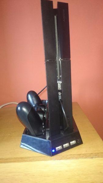 PS4 500 + STAND + CONTROLLER AND 2 GAMES