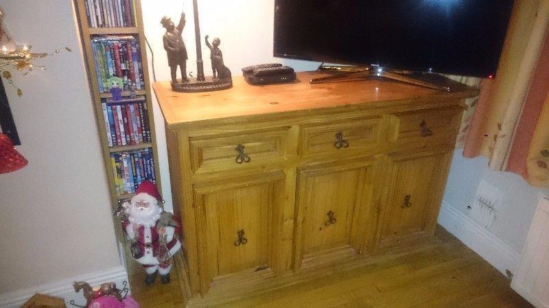 Sideboard unit for sale approx, 3ft x 1 & 1/2 ft in very good condition