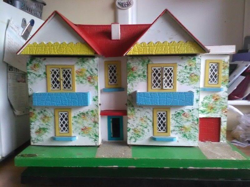 Vintage Conway valley doll house