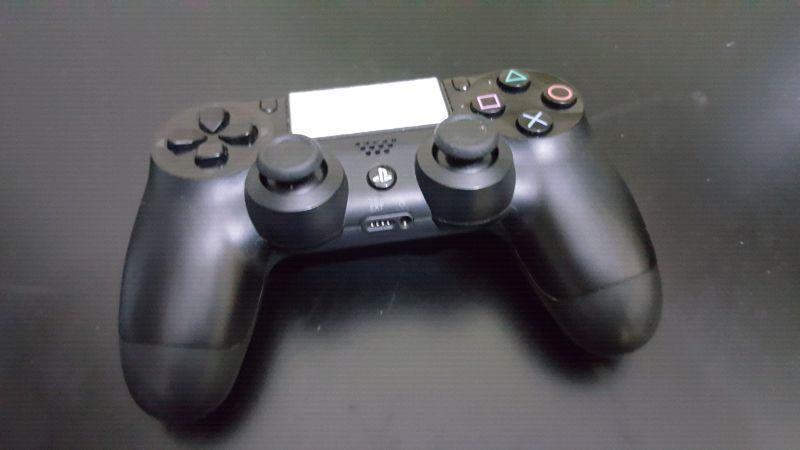 PS4 500GB two games and controller