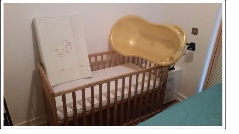 BabyStart cot with mattress, changing table and bath tube