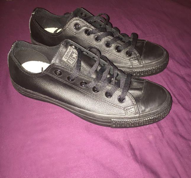 Real black converse size 6.5 never worn but out of box for travelling in case