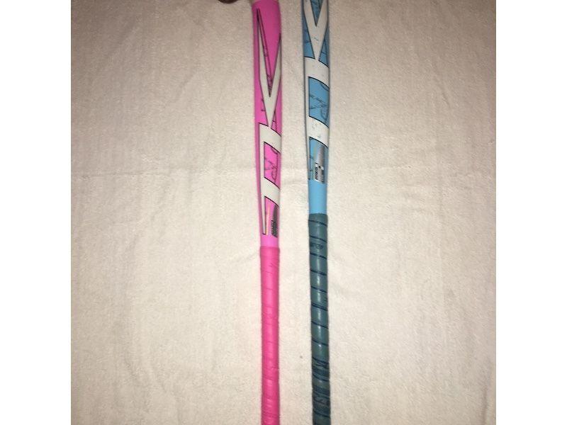 2 TK hockey sticks & 2 grays hockey bags