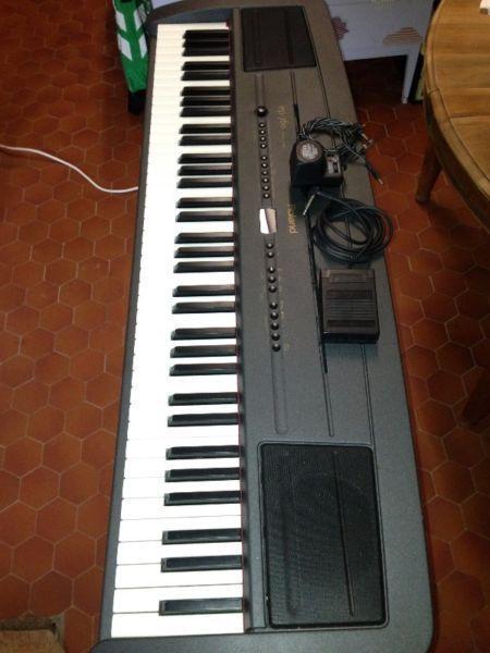 Roland EP-760 Electric Piano