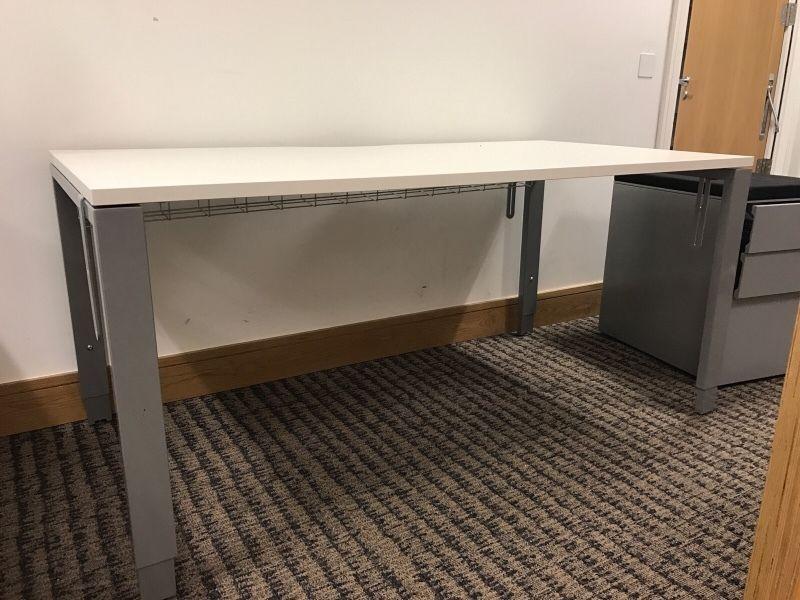 Office desks great condition 53 in total