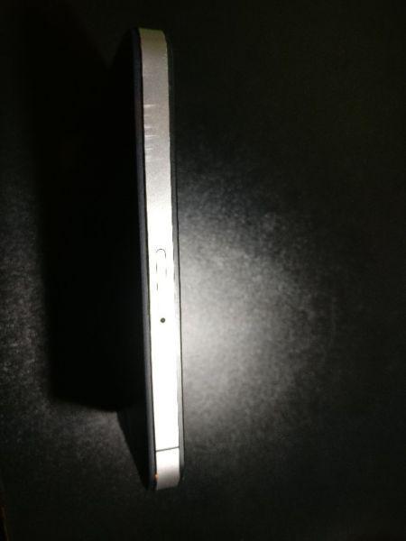 iPhone 4 - Black - Unlocked - 16GB