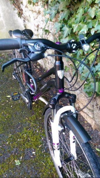 Trek Neko Women's Hybrid Bike + Lock/Accessories