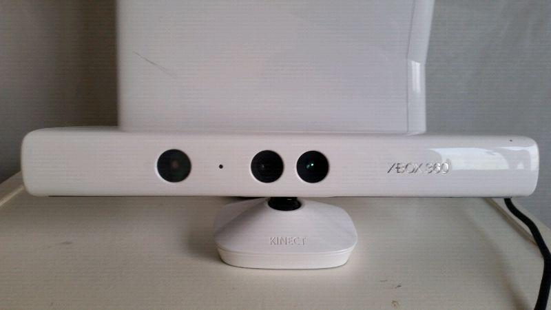 Xbox 360 4gb + Kinect (power cable included) price negotiable