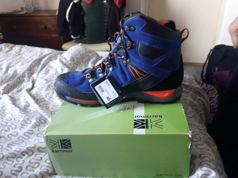 Hiking Boots size 9 new with tags