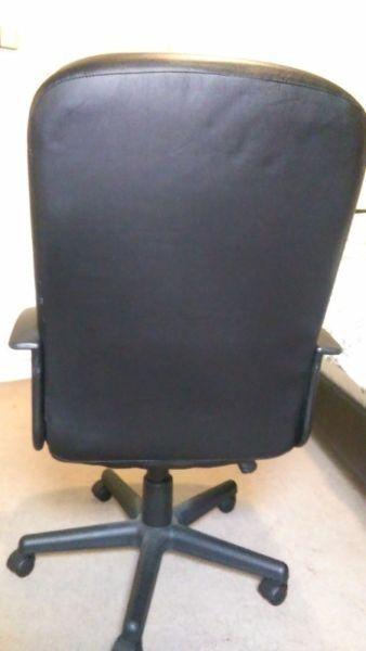 Leather Chair-very comfortable and in good condition - 40 euro