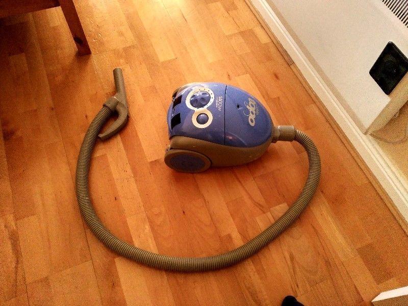 Portable small vacuum cleaner - 50€