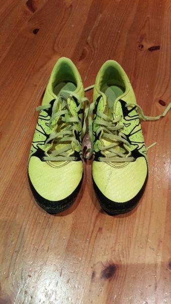 Size 3.5 kids football shoes