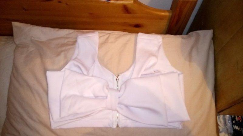 Crop white bow top