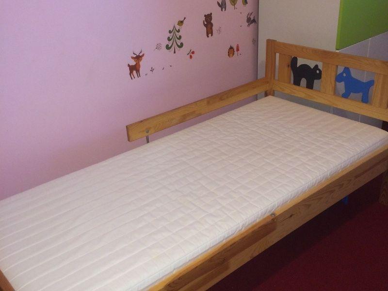 IKEA bed with mattress i