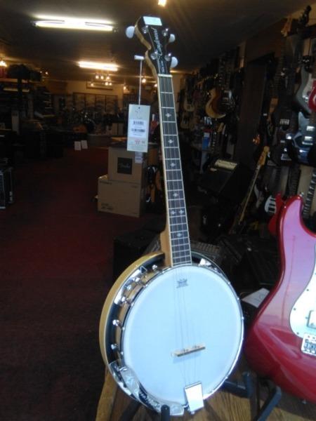 Tanglewood banjo + case