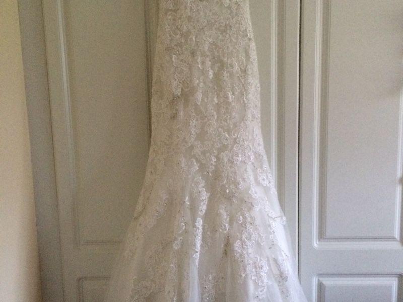 NEVER WORN or UNALTERED Allure Couture Wedding DresS