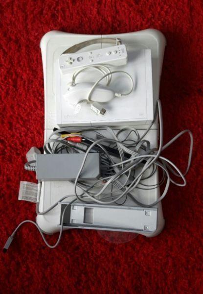 Wii Console, Balance Board, Controller