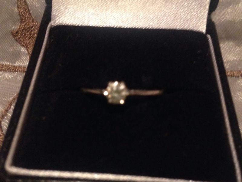 33 carrot white gold engagement ring for sale
