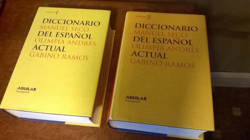 Dictionary of Spanish / Diccionario del español actual (2 volumes)
