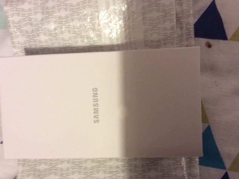 Samsung Galaxy s6 32GB edje new in box
