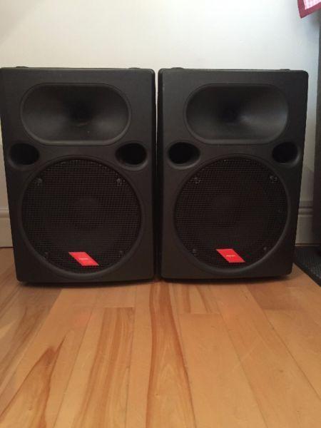 Speakers, Amp and Drum Machine for sale. Brilliant PA system ideal for single performers and duo's