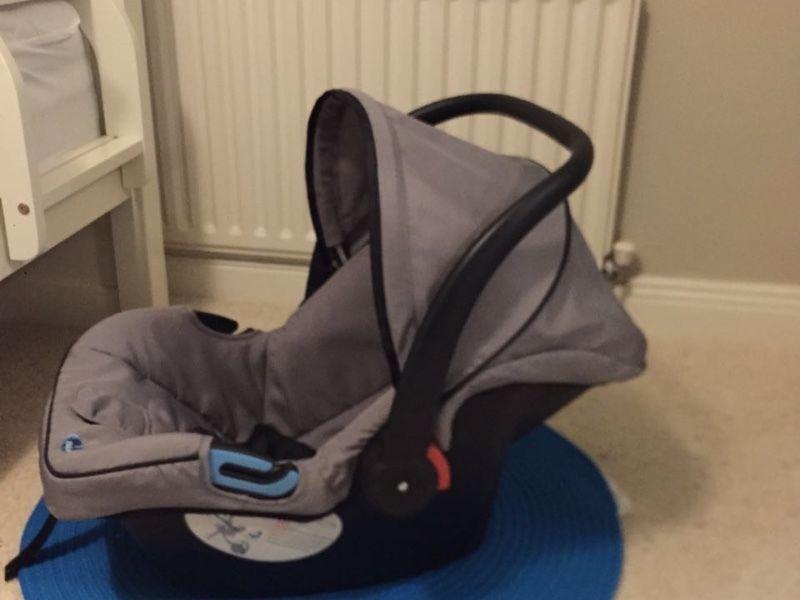 Baby bed. Car seat. Safe gate for sale