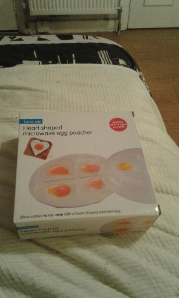 Am selling a heart shaped microwave egg poacher