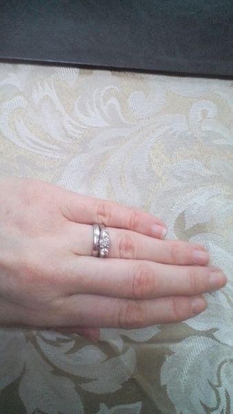 Platinum diamond engagement ring and platinum wedding ring