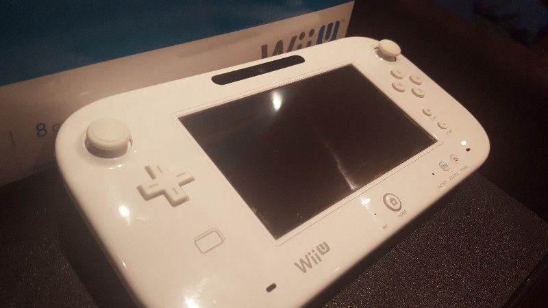 Nintendo WiiU 8GB with Accessories and 7 Excellent Games