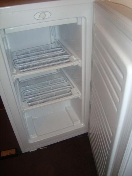 Fairly used simple undercounter fridge for Sale