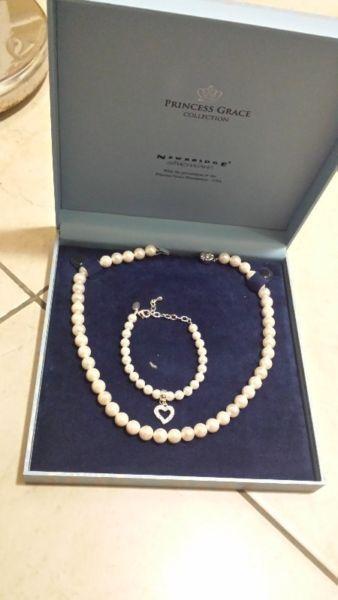 NEW Newbridge Silverware Pearl Necklace and Mother of Pearl Bracelet