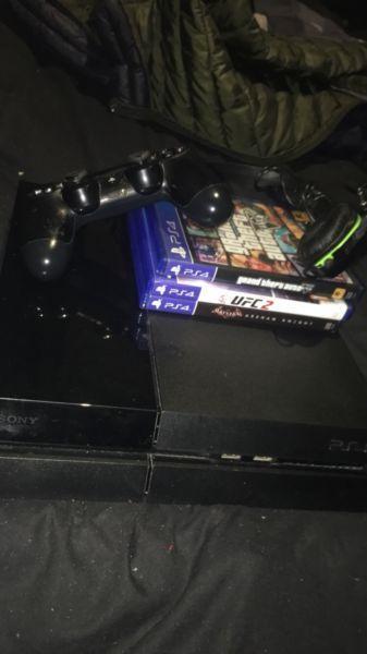 PS4 + 3 Games & Mic