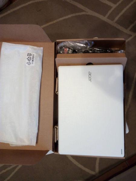 Acer Aspire One 132-C5MV Laptop