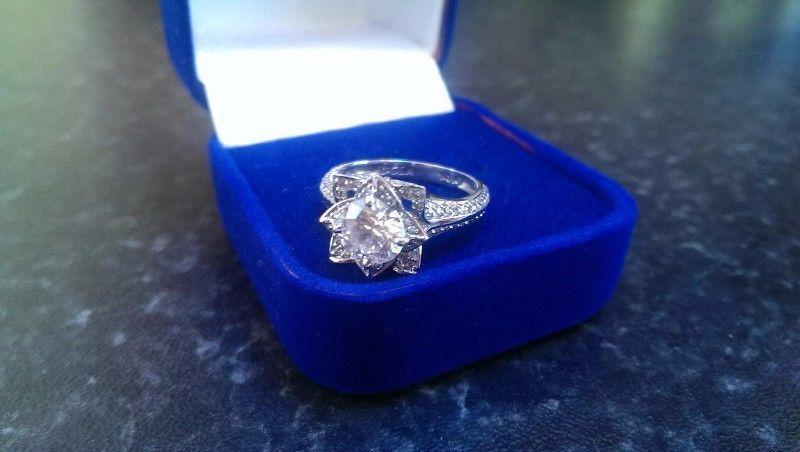 Stunning 14K White Gold Brilliant Cut Solitaire Ring