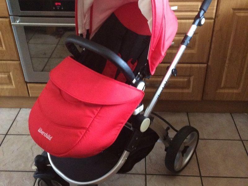 3 in 1 pram/buggy/car seat. Excellent condition