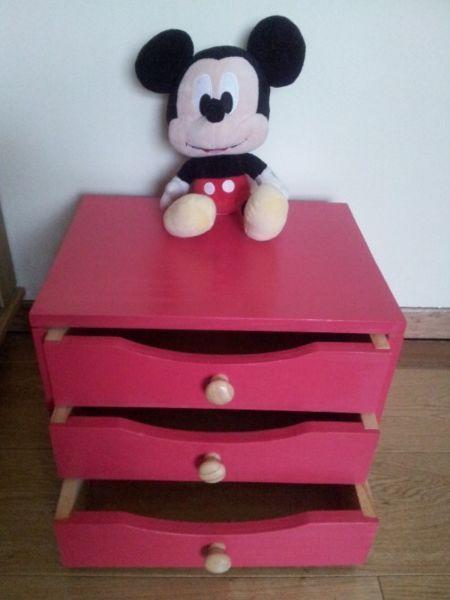 chest of 3 drawers