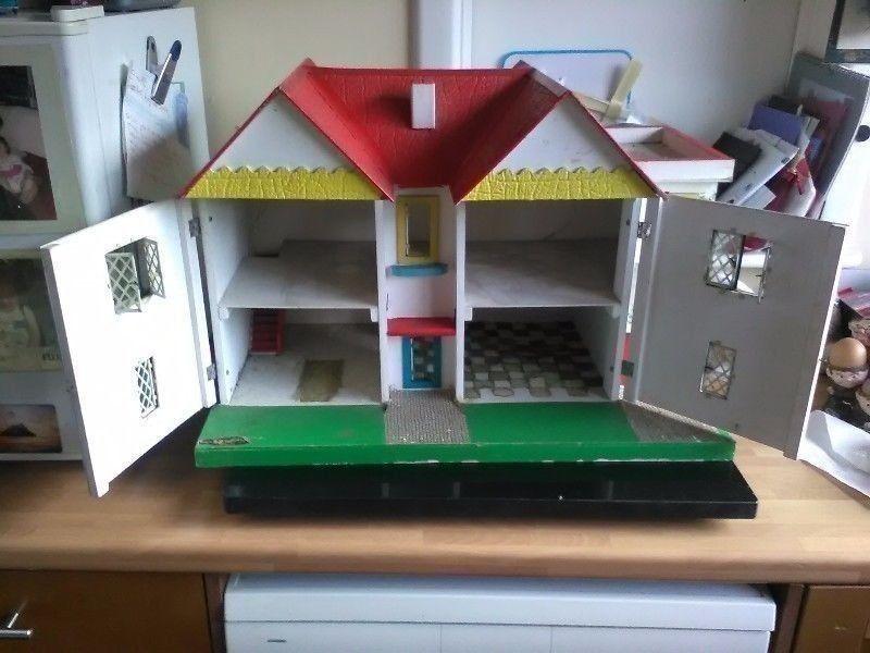 Vintage 1960s Conway valley doll house