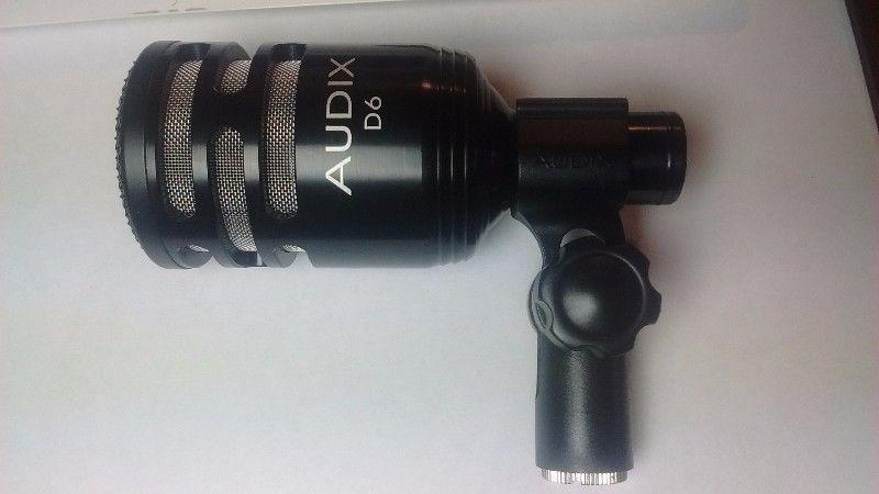 Audix D6 Microphone + Holder & Case (Like New)