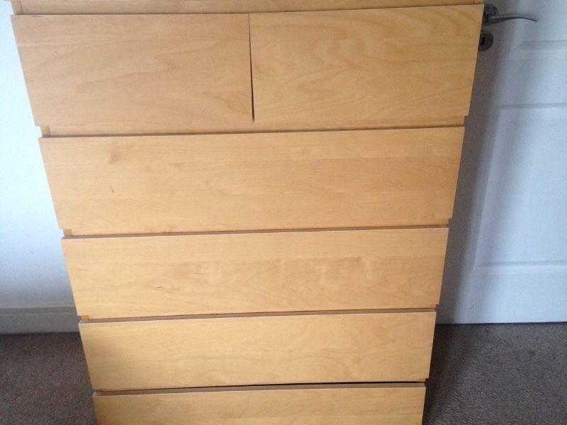 Chest of drawers €50