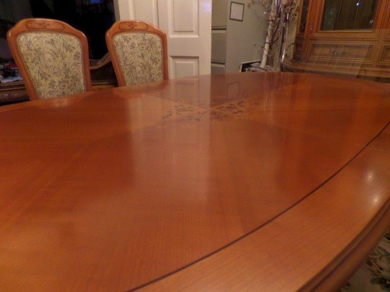 Extendable Dining Room Table ( 6 chairs ) & china cabinet