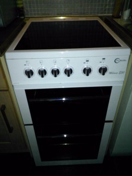 Electric oven and ceramic hob