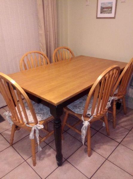 5ft table and 6 chairs for sale