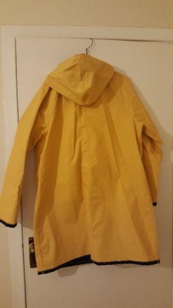 Yellow jacket, yellow rainjacket