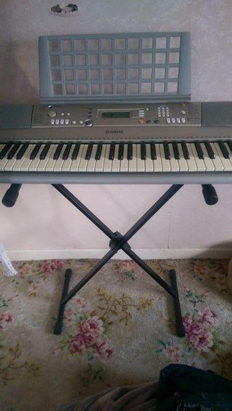Yamaha Keyboard E303 with accessories : Works perfectly, good exterior condition