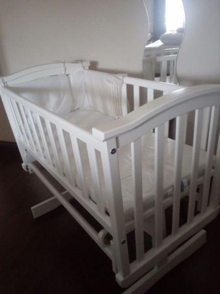 Baby crib for sale. Excellent condition