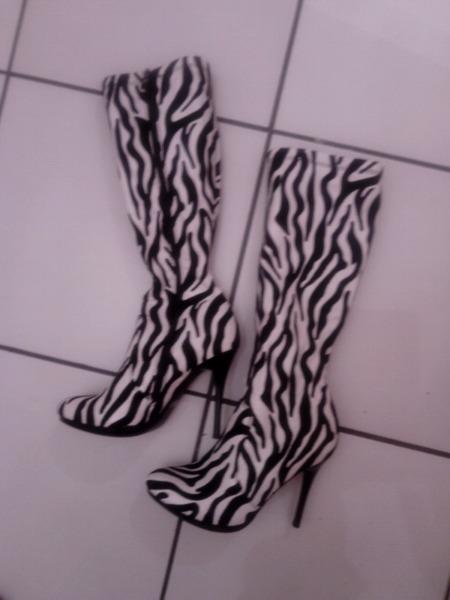 New fashion boots for women size 3