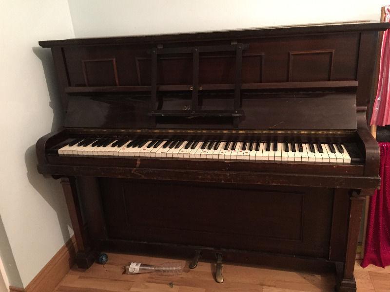 Piano for free collection, not in good condition